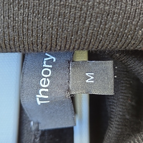 Theory 100% Wool turtleneck Black Top Size M - Picture 2 of 4